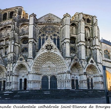 Appartement Des Bigarelles A Bourges Exteriör bild